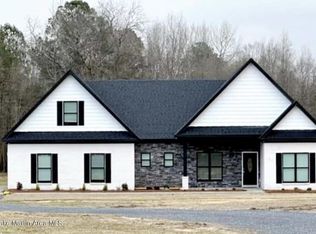 657 Possum Trot Rd, Deatsville, AL 36022