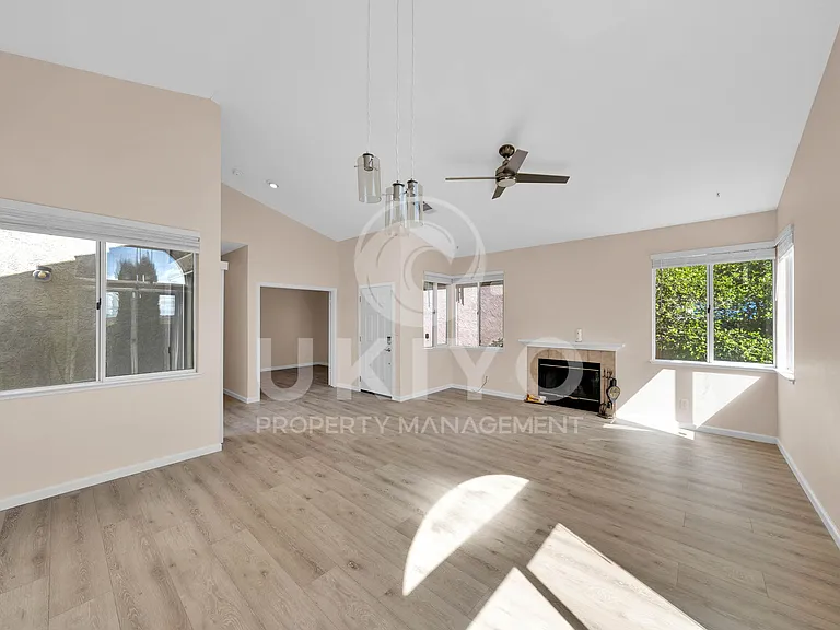 265 Potrero St — Photo 9