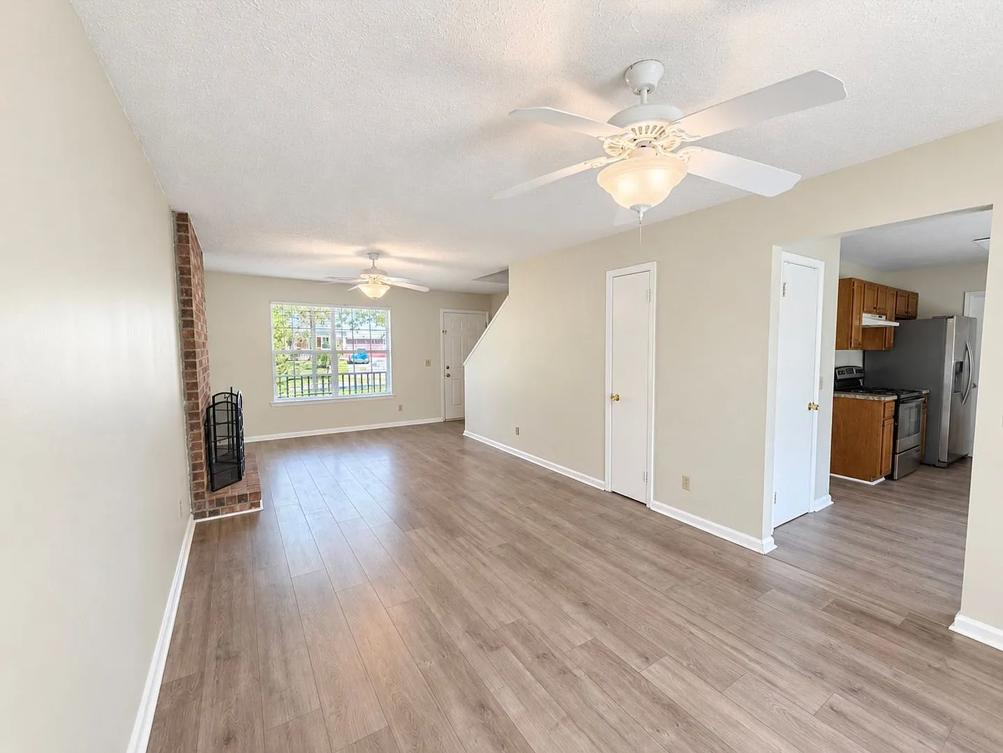 New Richmond Hill Rental — Photo 2