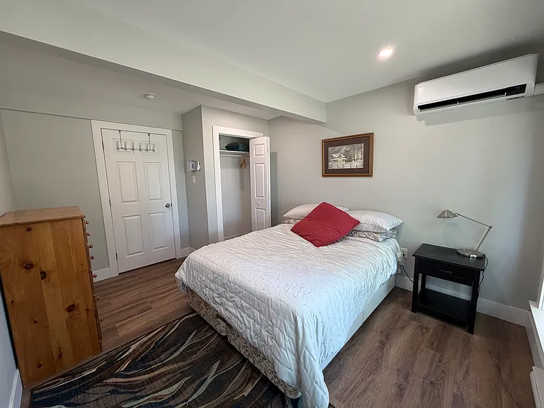 110 Oxford St — Photo 14
