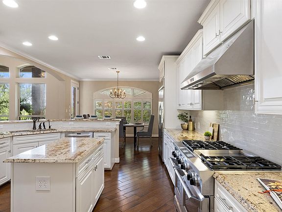 3rd image of 407 Bella Montagna Cir