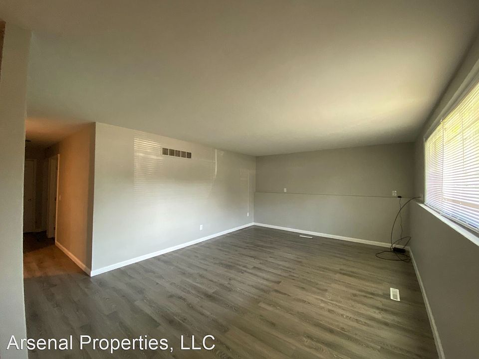 2nd image of 133 W 35th St #104