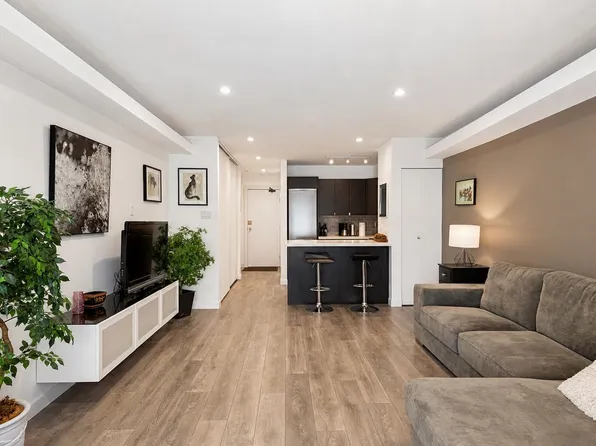 1545 E 2nd Ave #214, Vancouver, BC V5N 1C8