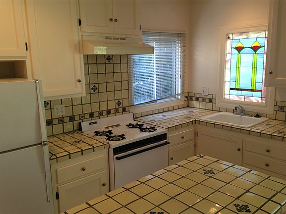 5th image of 522 1/2 N Alta Vista Blvd