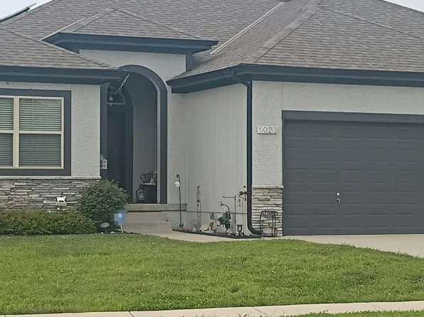 1023 S Remington Dr, Odessa, MO 64076