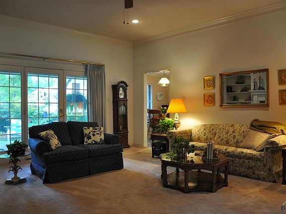 5th image of 810 Cedar Creek Dr