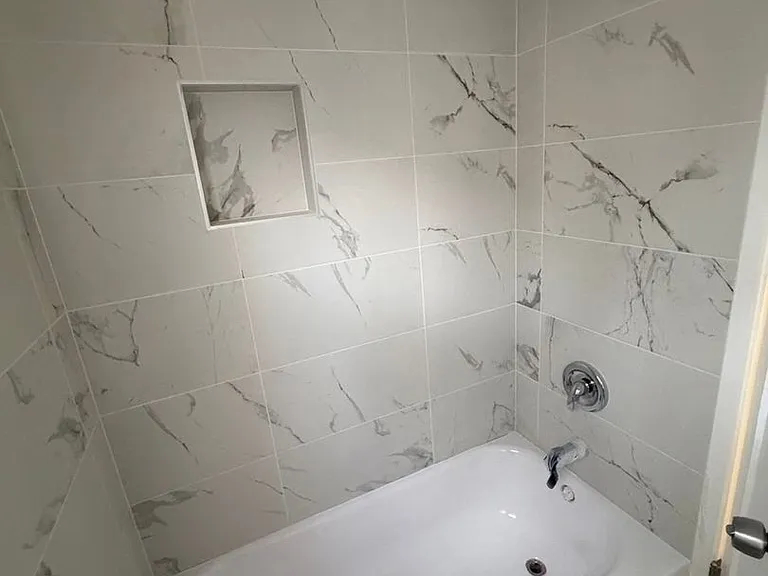 South LA Urban Apartments — Photo 14