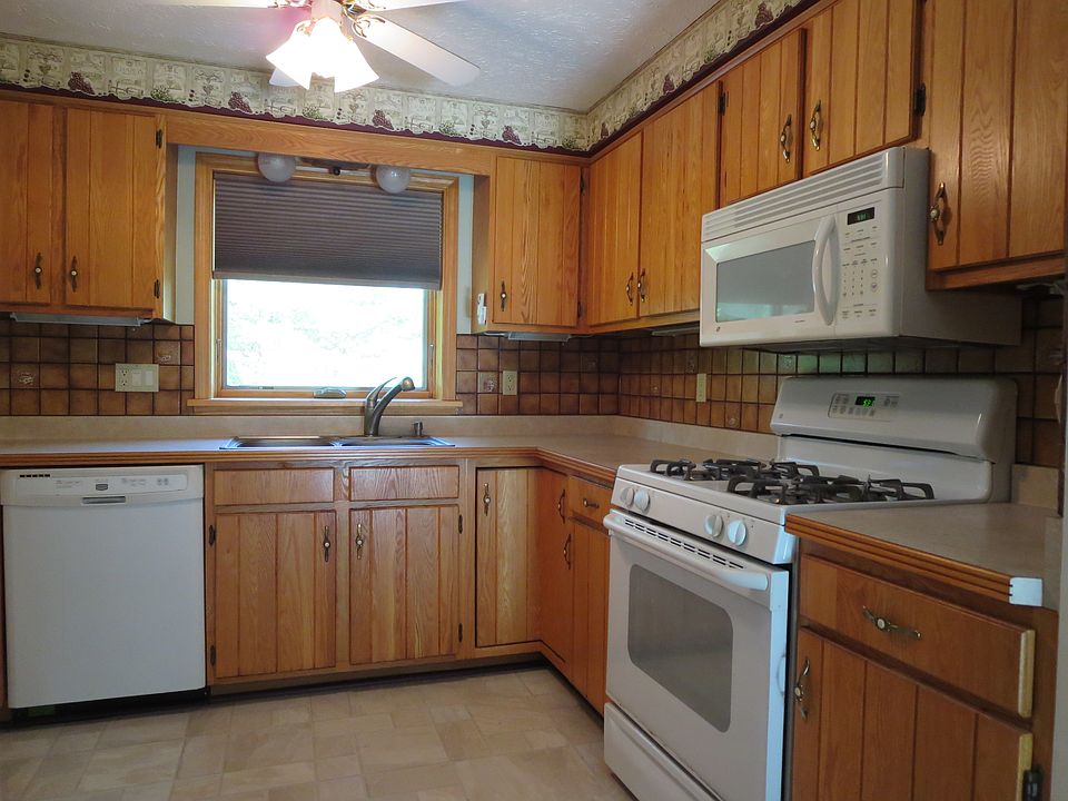2nd image of 36 Weatherwood Ln