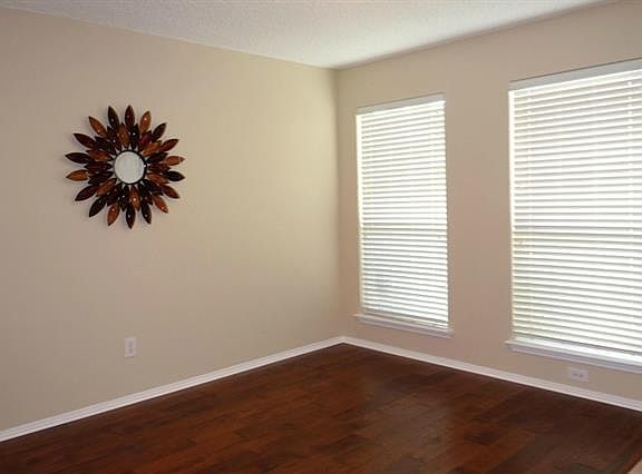 3rd image of 1713 Crestwood Dr