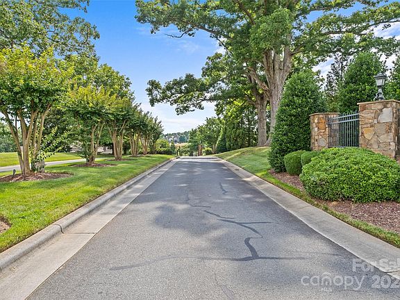 3rd image of 1585 Teeter Farms Dr