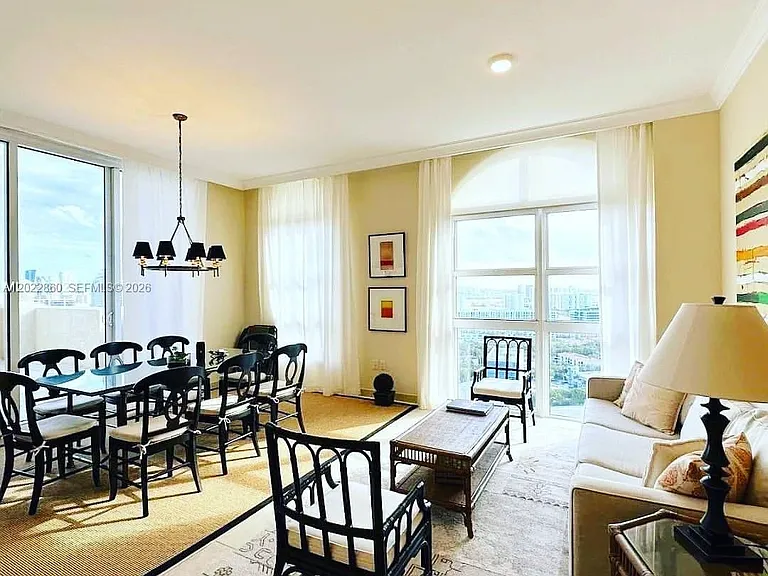 19501 W Country Club Dr #TS-03 — Photo 2