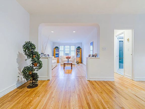 3rd image of 69-10 Yellowstone Blvd #620/621