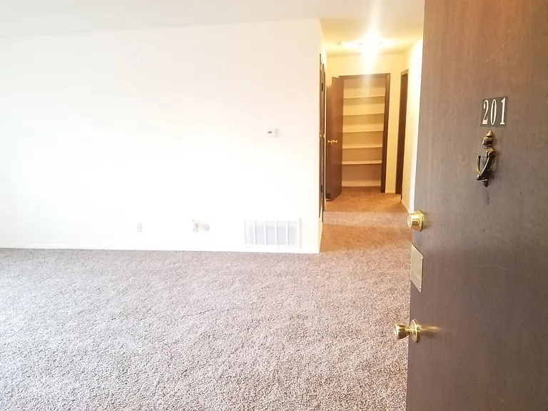 Kimberly Club Apartments — Photo 124
