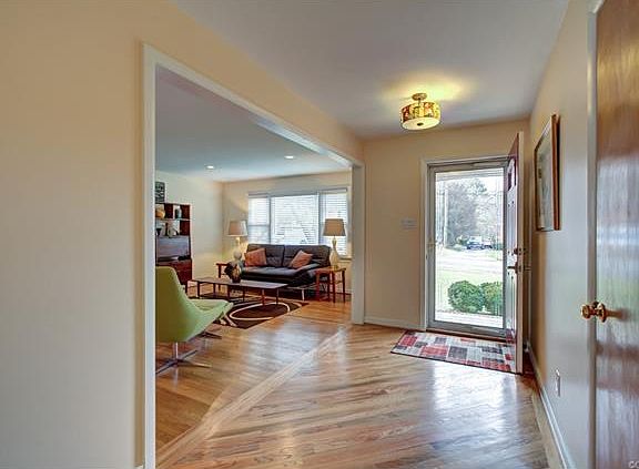 3rd image of 3035 Windsorview Dr