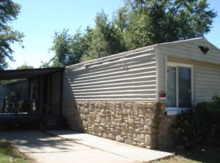 15765 E Ina Rd, Ina, IL 62846