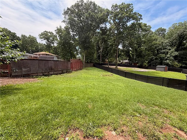 2401 Dawn Ct — Photo 11