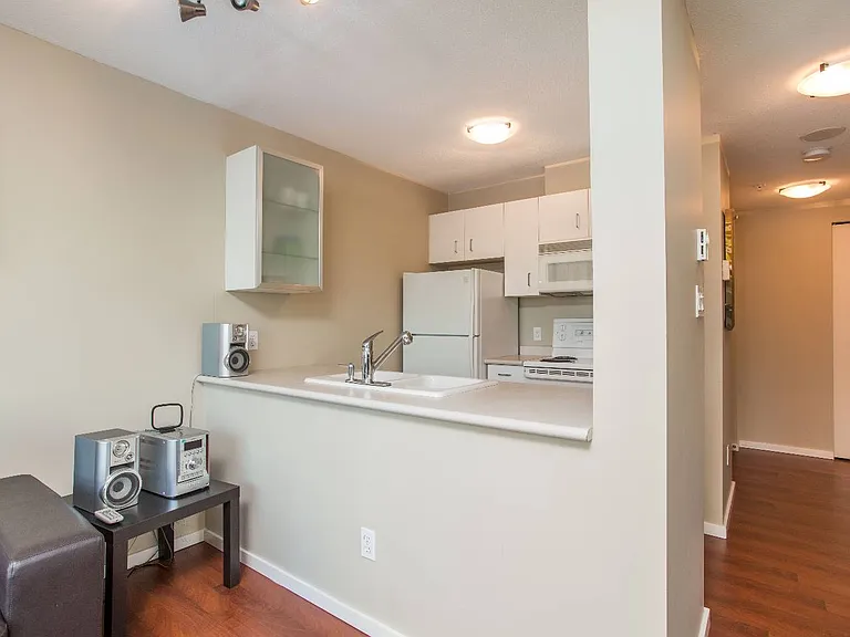 438 Seymour St #806 — Photo 4