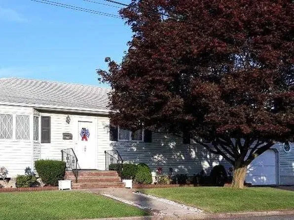 1 W 8th St, Deer Park, NY 11729