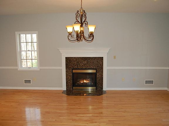 5th image of 301 Owl Hollow Dr