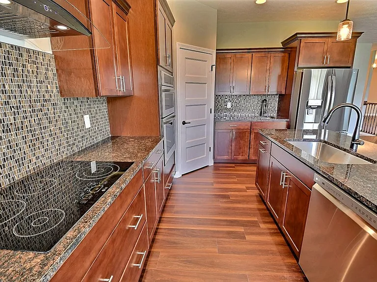5447 Crocus Dr — Photo 7