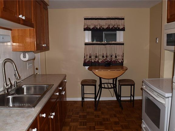 4th image of 389 Callodine Ave