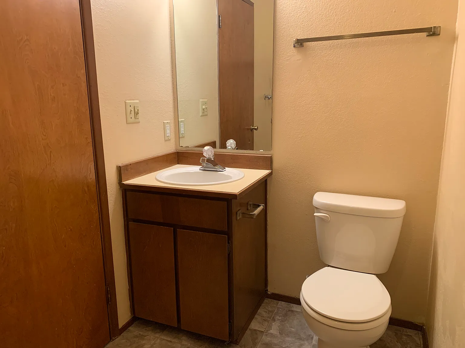 2 bed, 1.5 bath, 888 sqft, $1,625 — Photo 2