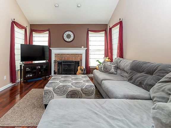 4th image of 23235 Chandlers Ln