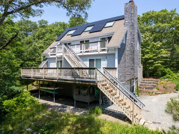 14 High Meadow Lane, Oak Bluffs, MA 02557