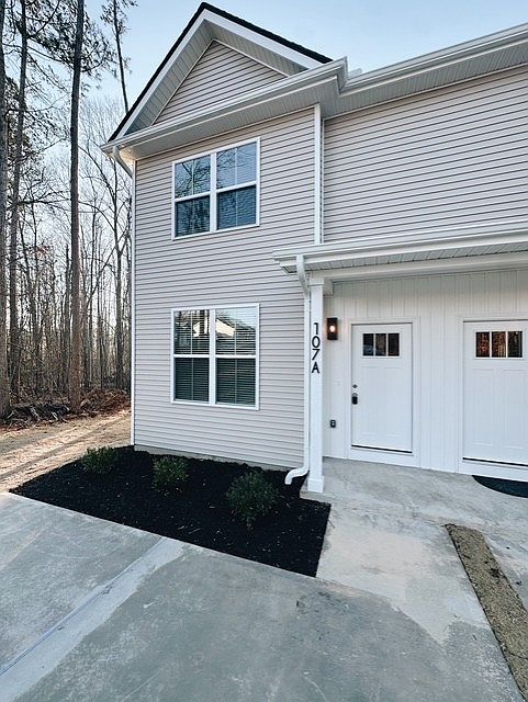 1st image of 132 Lakeside Dr
