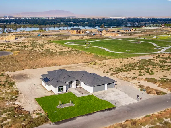 8402 Axil Ln, Pasco, WA 99301