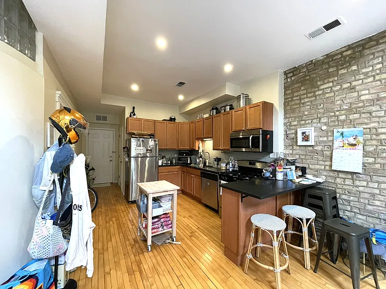 2032 W Homer St #2F — Photo 19