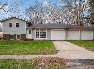 8512 Mildred Rd, Machesney Park, IL