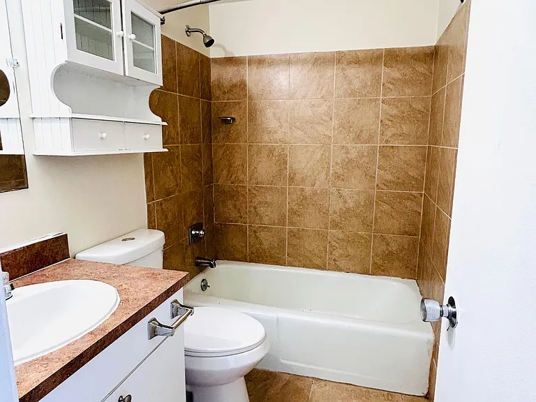619 King St #402 — Photo 10