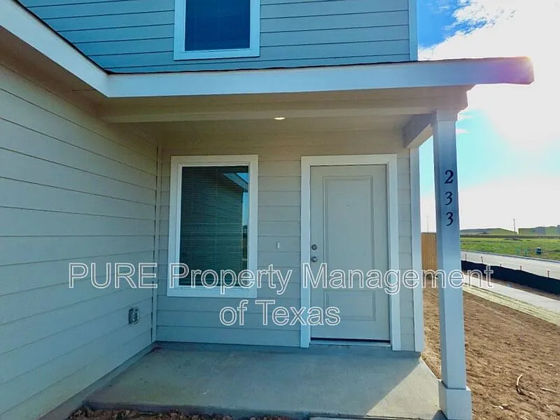4 bed, 2.5 bath, 1850 sqft, $1,950 — Photo 3