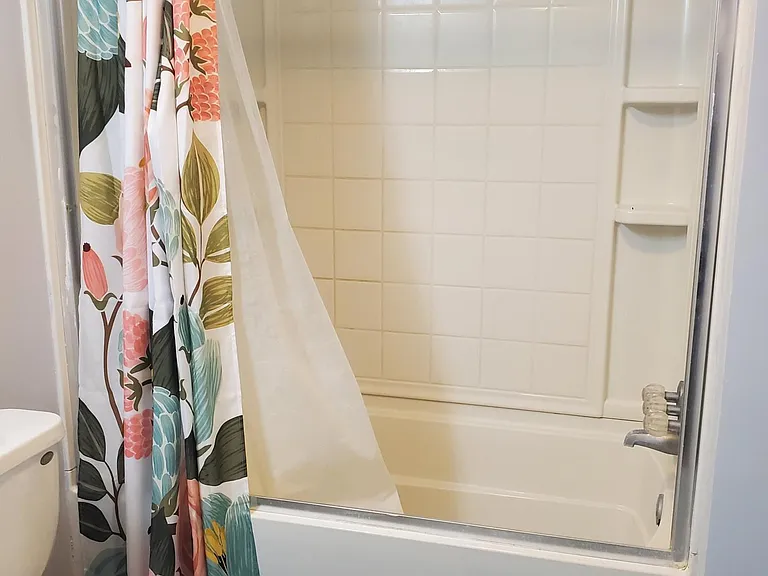 Full bathroom on 2nd floor.