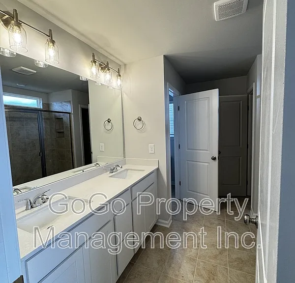 142 Gervais Cir — Photo 8
