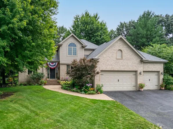 2843 Applewood Ln, Rockford, IL 61114