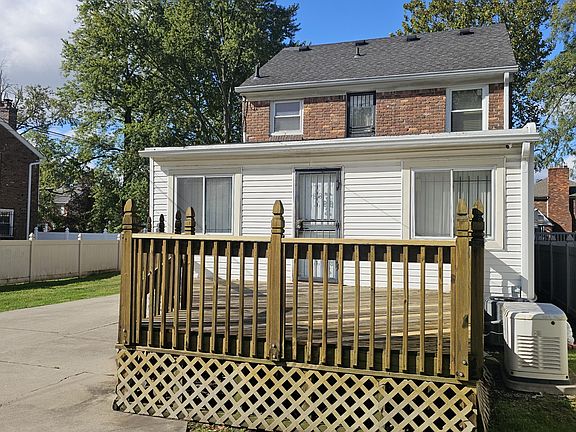5th image of 18418 Blackmoor St