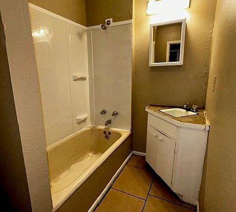 3rd image of 12 S Catherine St APT 2