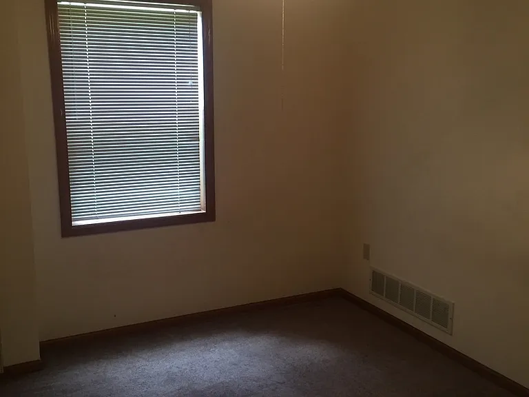N25W24011 River Park Dr — Photo 2