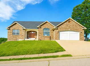 145 Ridgeview Dr, Saint Robert, MO 65584