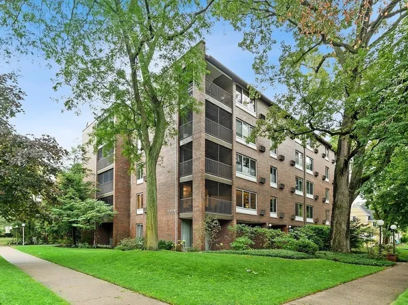 2324 Central St APT 2C, Evanston, IL 60201