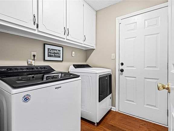 5th image of 11058 Hunters Ln