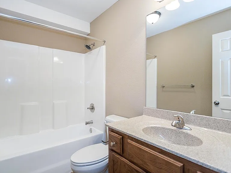 Parkway Oaks Townhomes and Duplexes — Photo 25