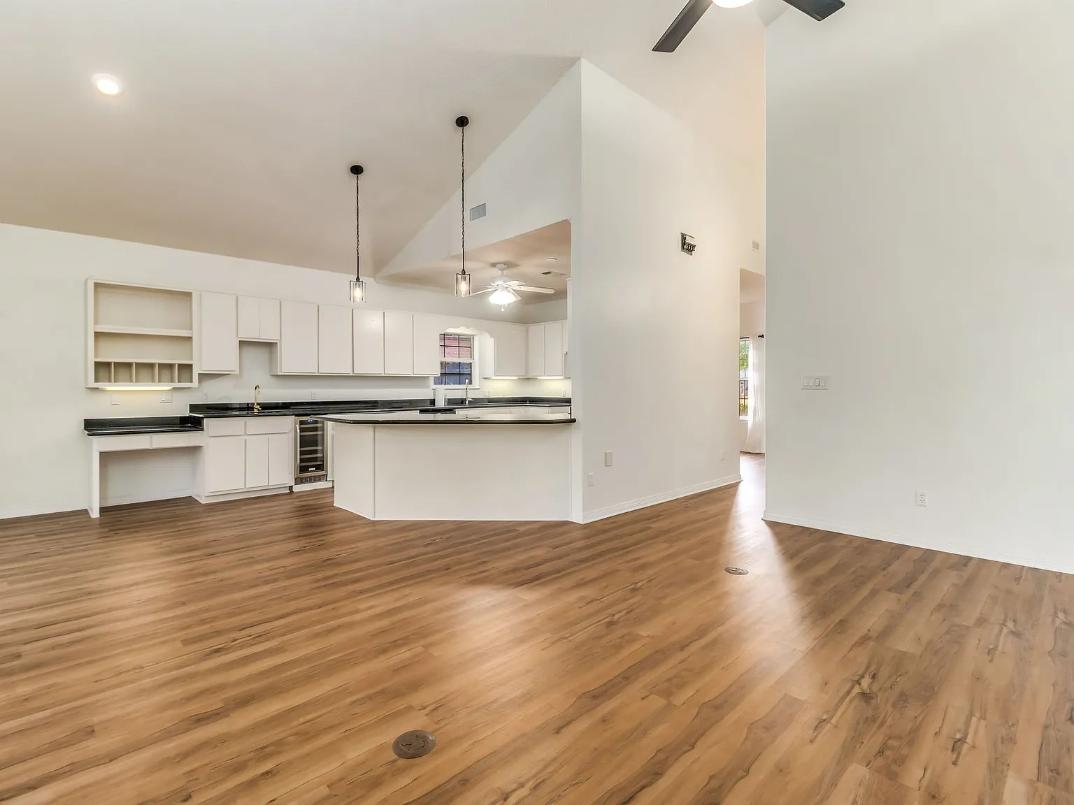 3 bed, 2452 sqft, $2,200 — Photo 4