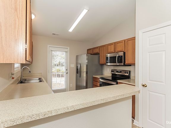 4th image of 715 Belmeade Green Dr