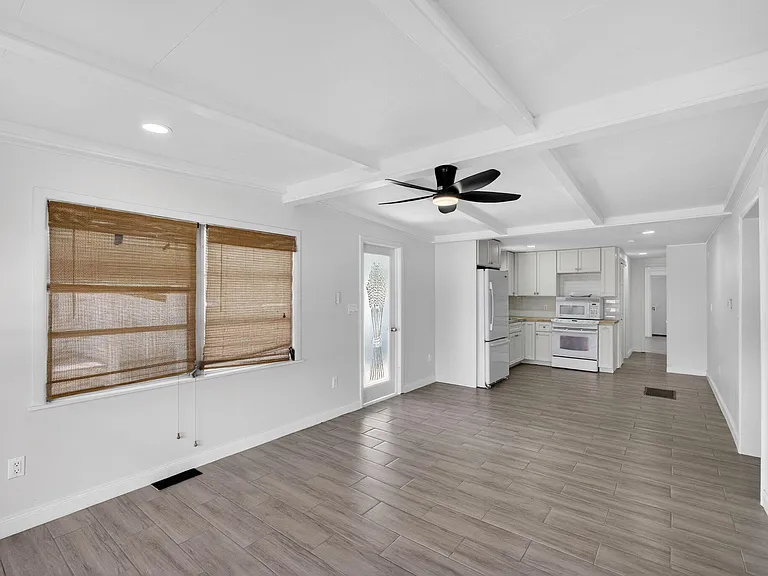 8420 SE Eagle Ave — Photo 8