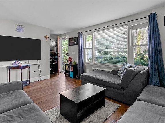 4th image of 203 Pettaconsett Ave