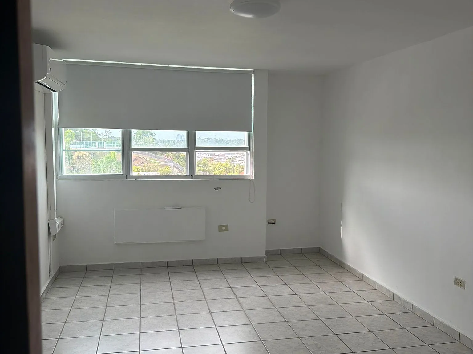 4 bed, 1900 sqft, $2,500 — Photo 4