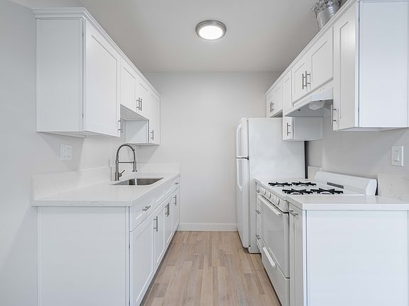 2nd image of 465 Almond Ave #5